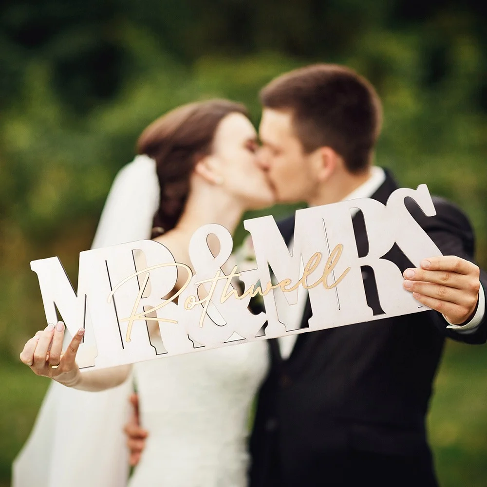 Personalized Mr & Mrs Wedding Name Sign – Custom Table Decor & Anniversary Gift
